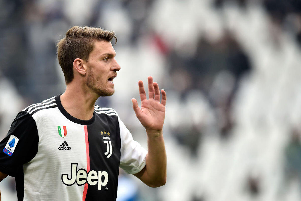 Agente Rugani: "La Juventus se lo vuole vendere lo può fare subito" - TURIN, ITALY - FEBRUARY 16:  Daniele Rugani of Juventus gestures during the Serie A match between Juventus and  Brescia Calcio at Allianz Stadium on February 16, 2020 in Turin, Italy.  (Photo by Giorgio Perottino - Juventus FC/Juventus FC via Getty I