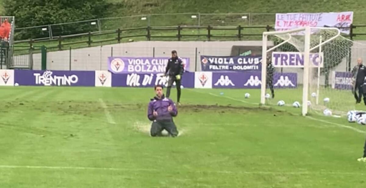 Moena 2021, la Fiorentina si allena sotto la pioggia. Si fermano Bonaventura e Maleh - 