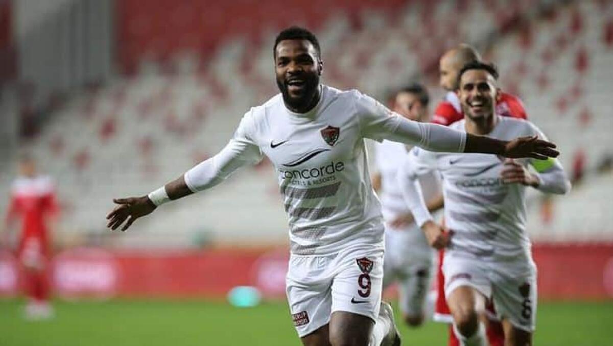 Dalla Francia, Fiorentina sull'attaccante Boupendza: l'Hatayspor chiede 10 milioni di euro - 