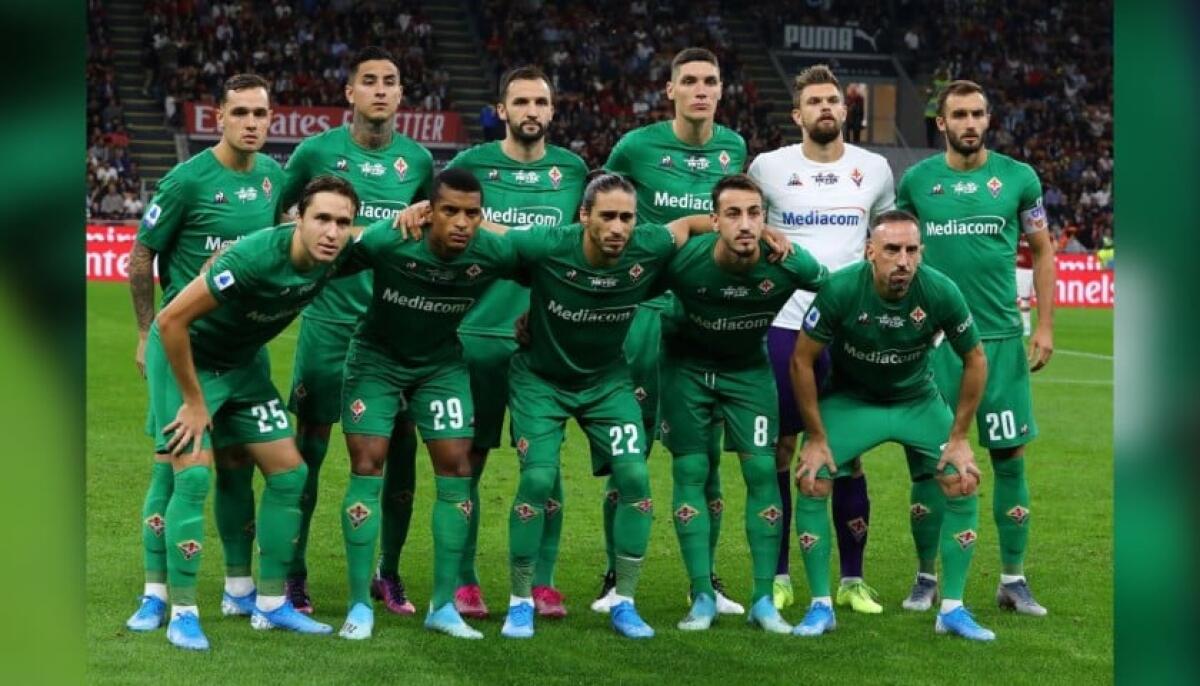 Serie A, vietate le maglie verdi dalla stagione 2022-23, la indossò anche la Fiorentina - 