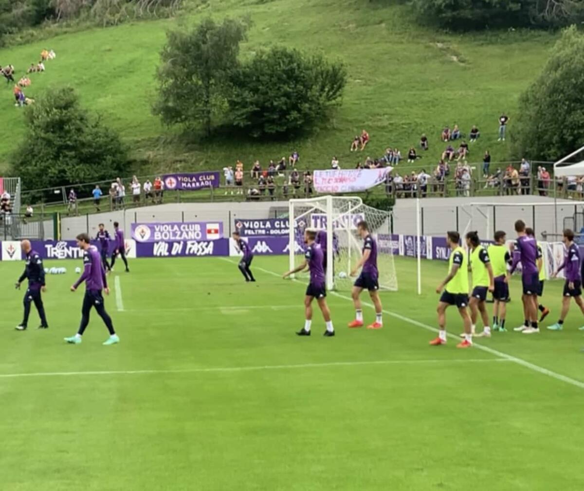 Moena 2021, Italiano e Vlahovic i primi ad entrare sul campo. Presente Burdisso, neo dirigente viola - 