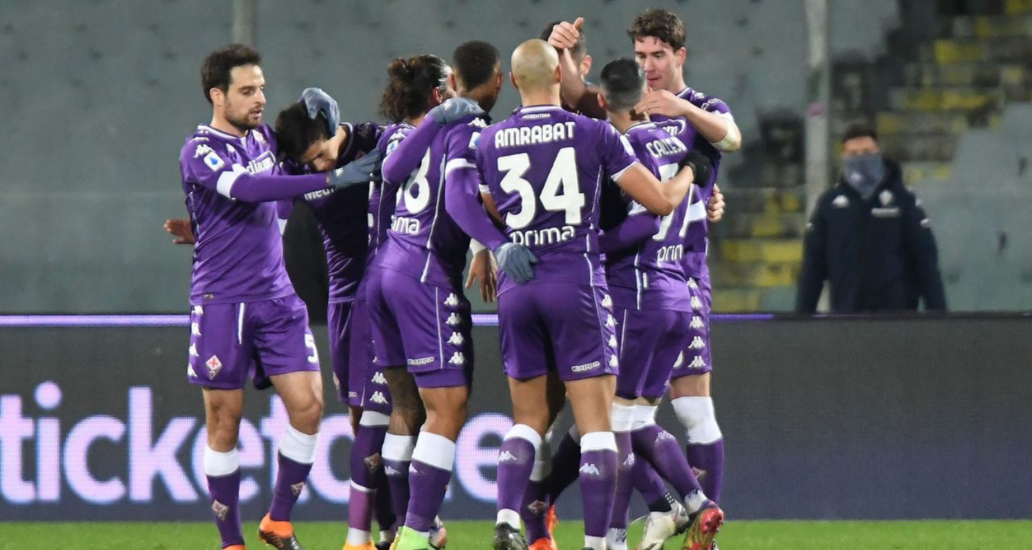 Nuove maglie della Fiorentina: slitta ad agosto la presentazione. Modello vintage?