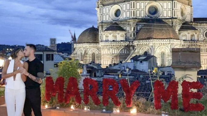 (FOTO) Castrovilli sposa Rachele Risaliti, le immagini della fantastica proposta di matrimonio a Firenze