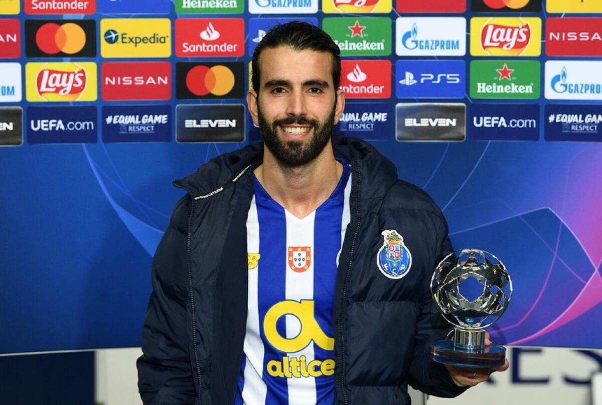 Mendes ha proposto alla Roma l'aquisto del centrocampista Oliveira - 