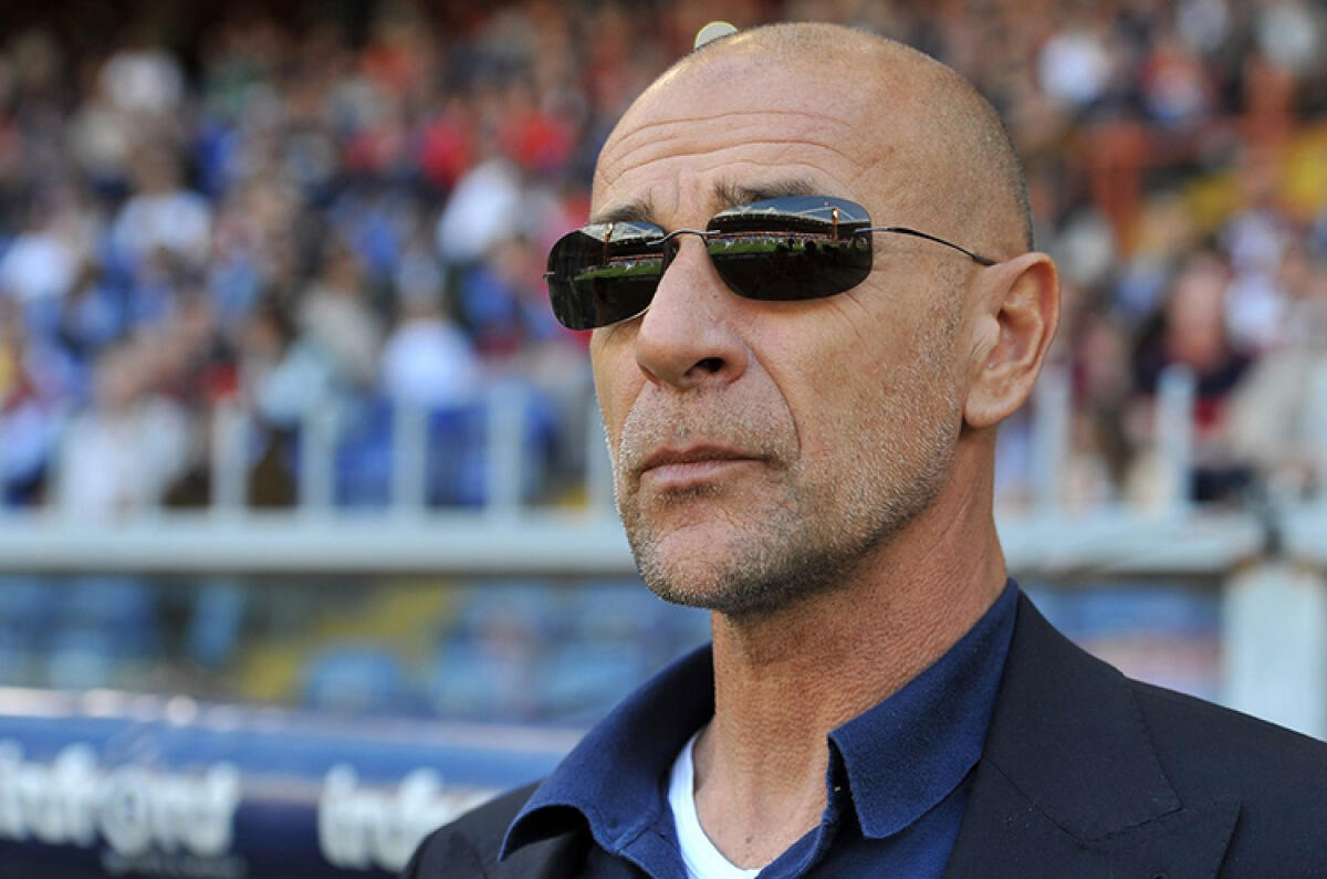 Ballardini: "La Fiorentina è tra i club che non lotteranno per la salvezza grazie al mercato fatto" - GENOA, ITALY - MAY 04:  Bologna FC head coach Davide Ballardini looks on during the Serie A match between Genoa CFC and Bologna FC at Stadio Luigi Ferraris on May 4, 2014 in Genoa, Italy.  (Photo by Valerio Pennicino/Getty Images)