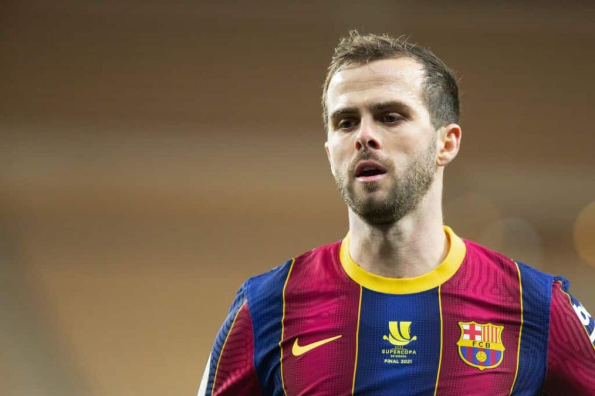 Criscitiello: "Fiorentina vuole Pjanic, Commisso vuole fare sgarbo alla Juventus. Affare possibile" - 