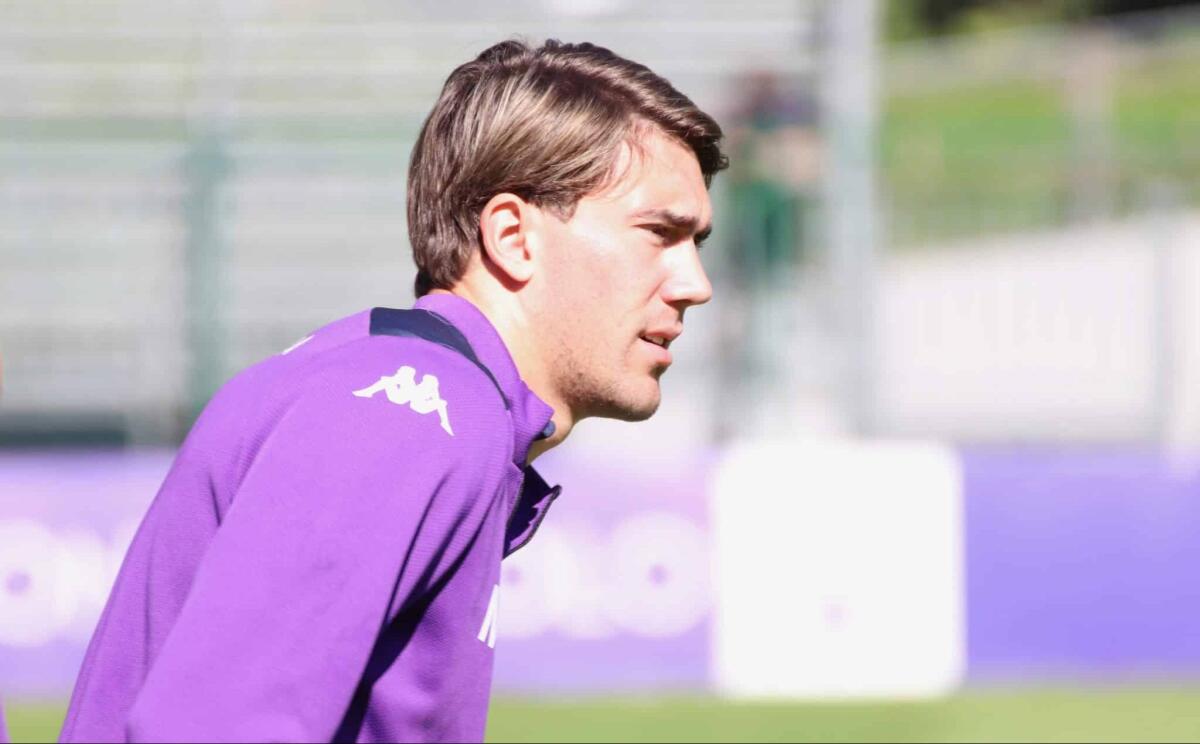 Nazione, Vlahovic aspetta Commisso, può essere decisivo: Tottenham e Atletico preparano l'offerta - Moena, stadio Benatti, 31.07.2021, allenamento mattutino, foto Lisa Grelloni. Copyright Labaroviola.com