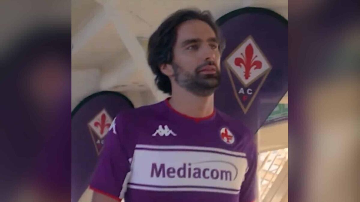 Ecco la nuova maglia della Fiorentina: sparisce il giglio di Firenze e lo stemma societario - 
