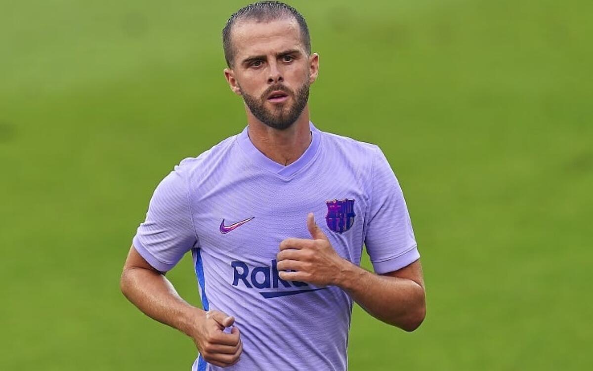 Sportitalia rivela: "Fiorentina tenta il colpo Pjanic. Inserimento a sorpresa tra Juventus e Barcellona" - Miralem Pjanic of FC Barcelona during the friendly match between FC Barcelona and Girona FC played at Johan Cruyff Stadium on July 24, 2021 in Barcelona, Spain. (Photo by Sergio Ruiz /PRESSINPHOTO)