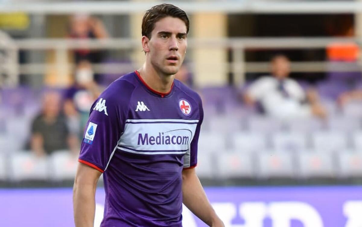 Pedullà: "Vlahovic, la Fiorentina vuole resistere: il rinnovo però non è ancora arrivato" - 