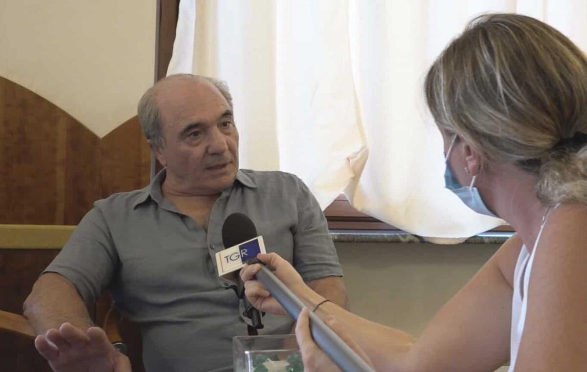Commisso: "Vlahovic non è in vendita, proposto ricco rinnovo. Voglio tenerlo ancora un anno" - 