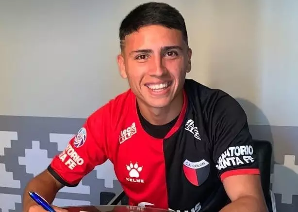 Dall'Argentina, Burdisso vuole portare Farias alla Fiorentina. Il Colon chiede 10 milioni di euro