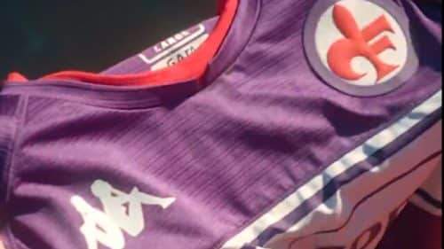 (FOTO): “No al giglio dei Pontello” così i tifosi della Fiorentina sulla scelta per la nuova maglia