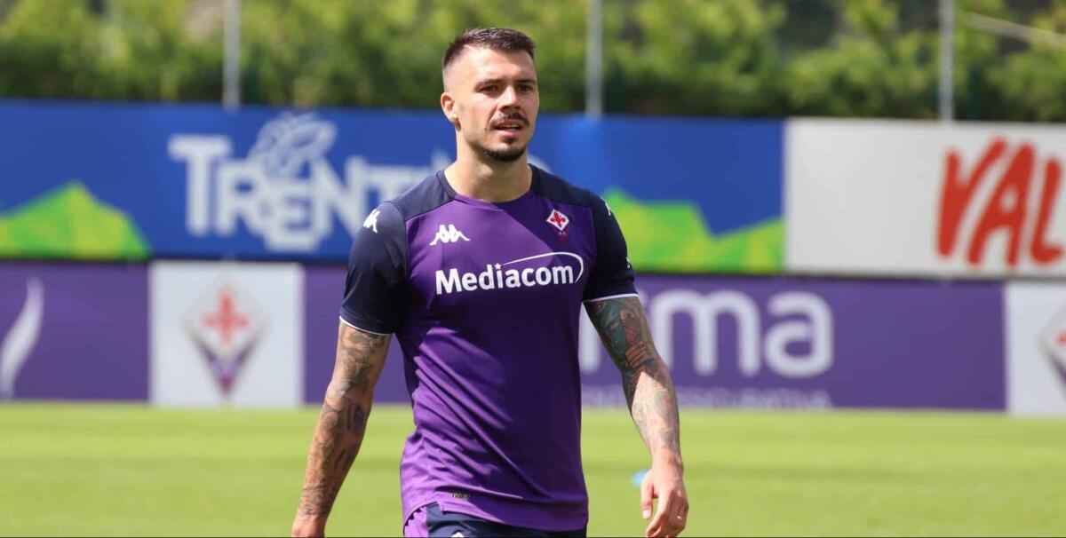 Italiano sorride, Lorenzo Venuti torna a lavorare in gruppo dopo l'infortunio - Moena, stadio Benatti, 28.07.2021, allenamento, foto Lisa Grelloni. Copyright Labaroviola.com
