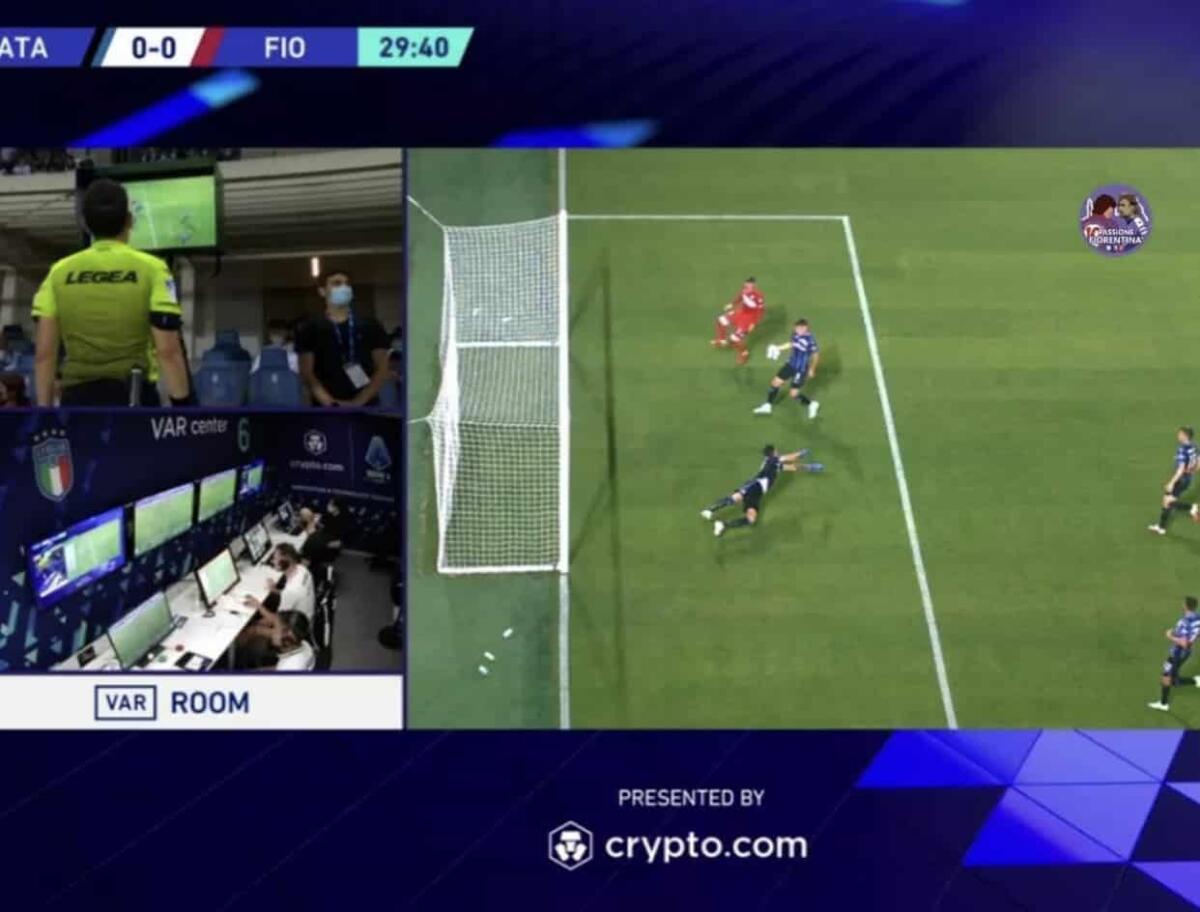 Moviola di Dazn: "Rigore per la Fiorentina netto, Maehle tocca la palla con la mano" - 