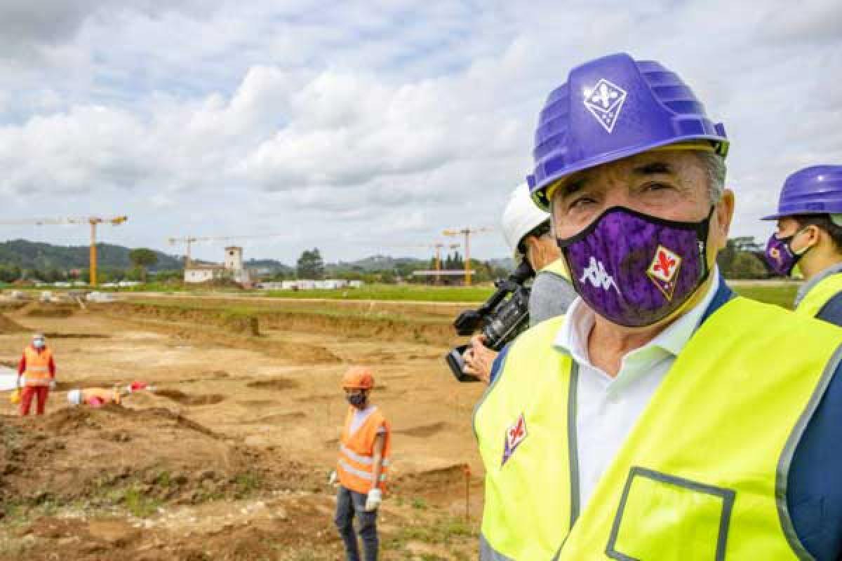 I giocatori della Fiorentina questa mattina in visita al Viola Park di Bagno a Ripoli in divisa - 