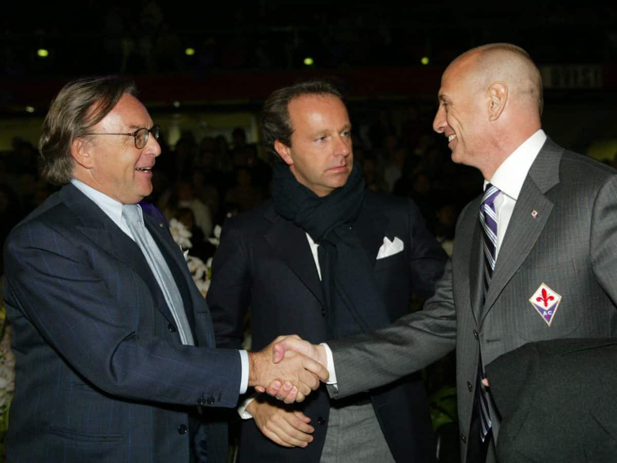 Vinse il campionato con la Fiorentina in serie C, torna Cavasin: "Ripartirò dalla prima categoria" - Firenze 18/12/2003 Palazzetto dello Sport Festa della Fiorentina
Diego Della Valle stringe la mano ad Alberto Cavasin 
©Massimo Sestini