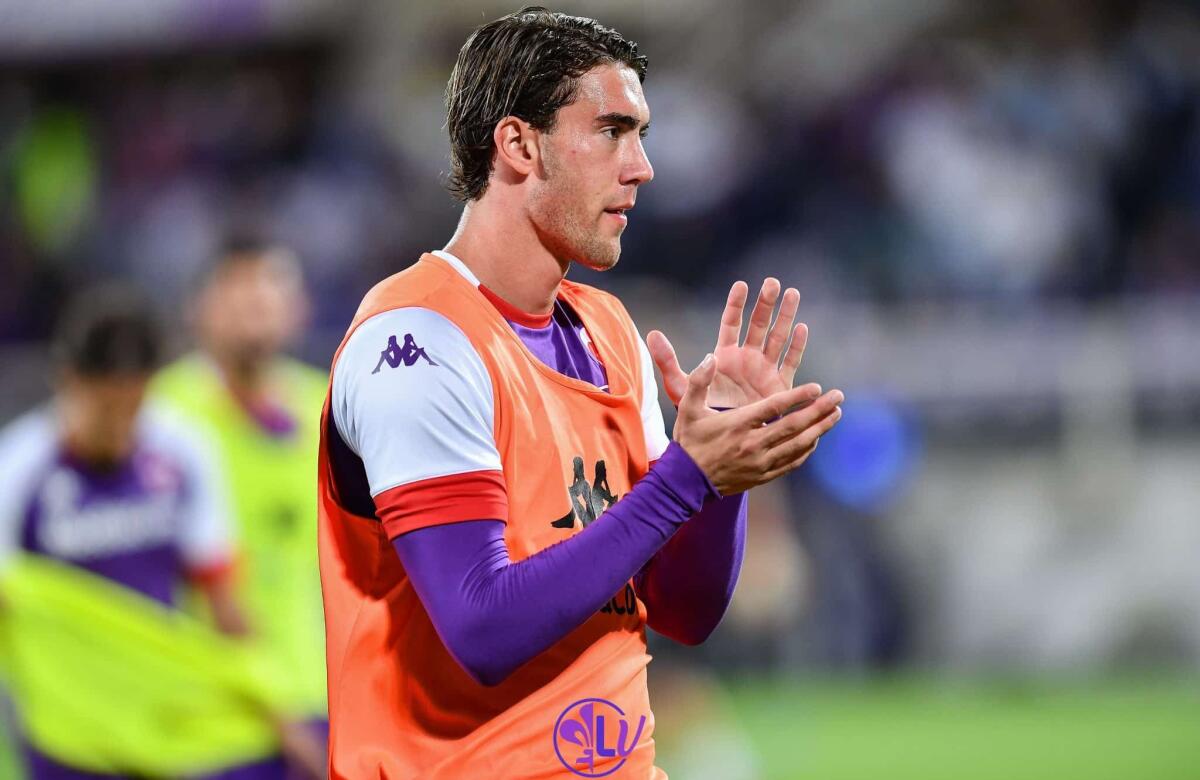 Vlahovic freme per il gol, contro l'Inter troppi errori della Fiorentina. Italiano vuole i tre punti - Dusan Vlahovic