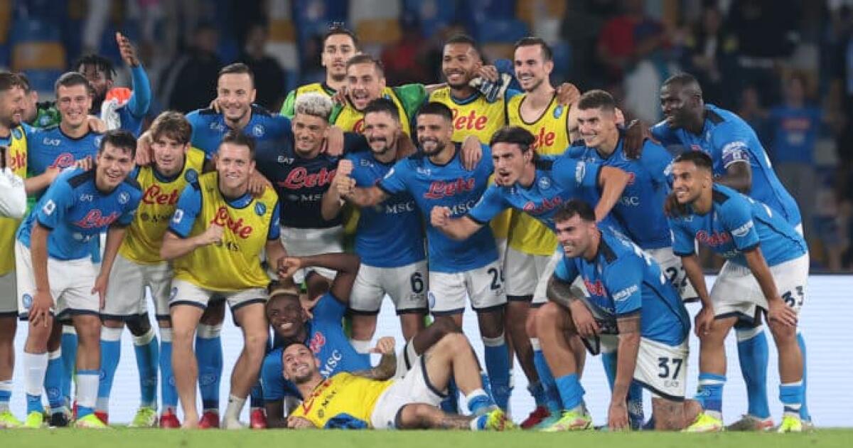 Fedele sicuro: "Il Napoli vincerà a Firenze. La Fiorentina non è un banco di prova" - Foto Alessandro Garofalo/LaPresse 
26 settembre  2021 Napoli, Italia 
sport calcio 
Napoli vs Cagliari  - Campionato di calcio Serie A TIM 2021/2022 - stadio Diego Armando Maradona 
Nella foto: fin	i giocatori della Napoli esultano a fine gara


Phot