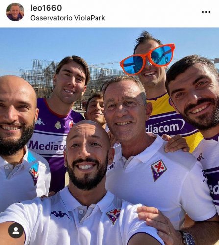 I giocatori della Fiorentina questa mattina in visita al Viola Park di Bagno a Ripoli in divisa