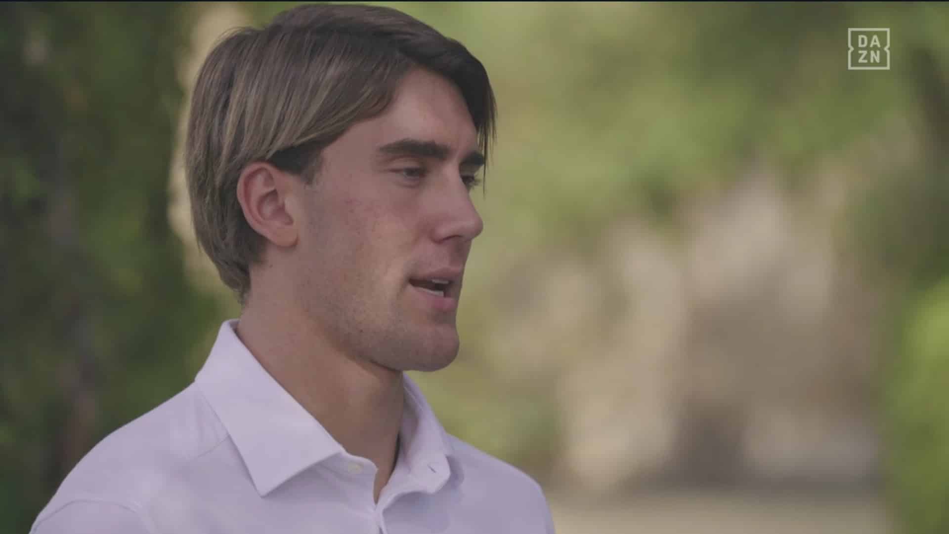 Vlahovic: "A Firenze si sta da dio, è casa mia. Scelto di rimanere alla Fiorentina per crescere"