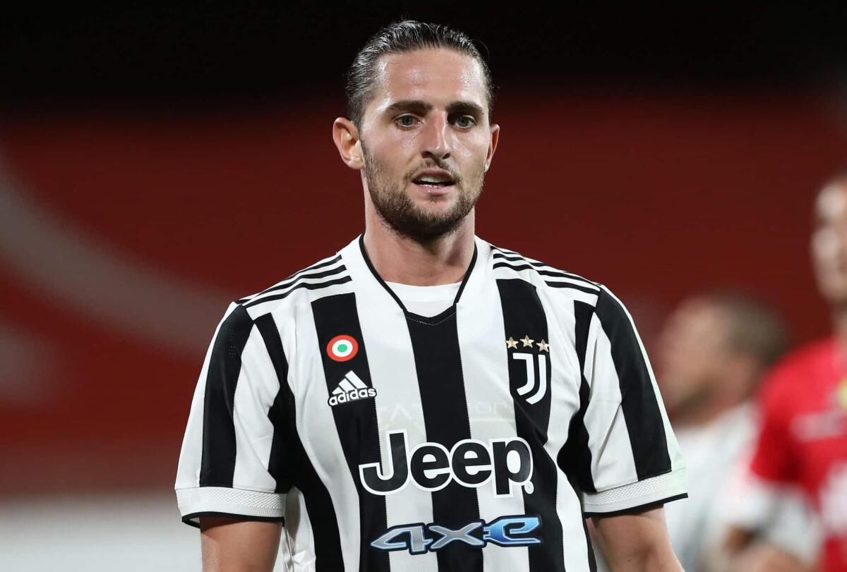 Rabiot positivo al Covid, il giocatore della Juventus aveva rifiutato di farsi il vaccino - 