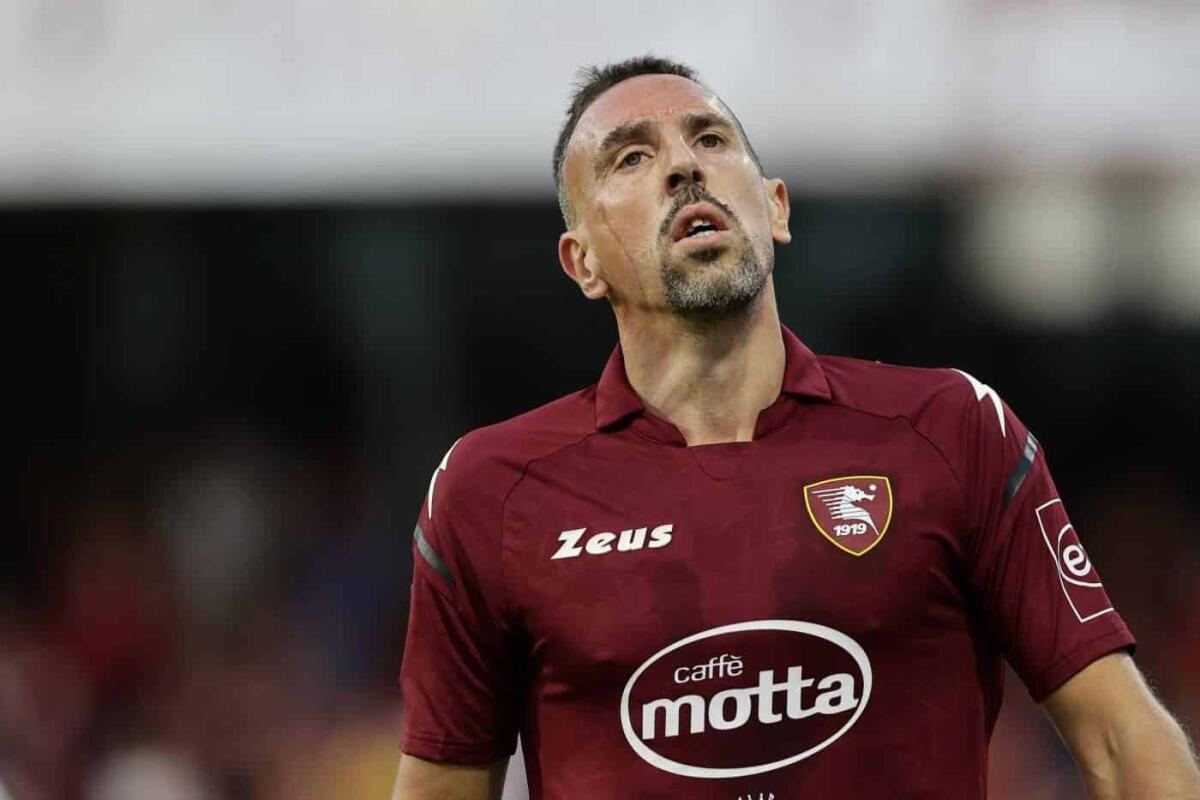 Ribery si fa male di nuovo, infortunio alla caviglia, fuori un mese. Flop alla Salernitana - 