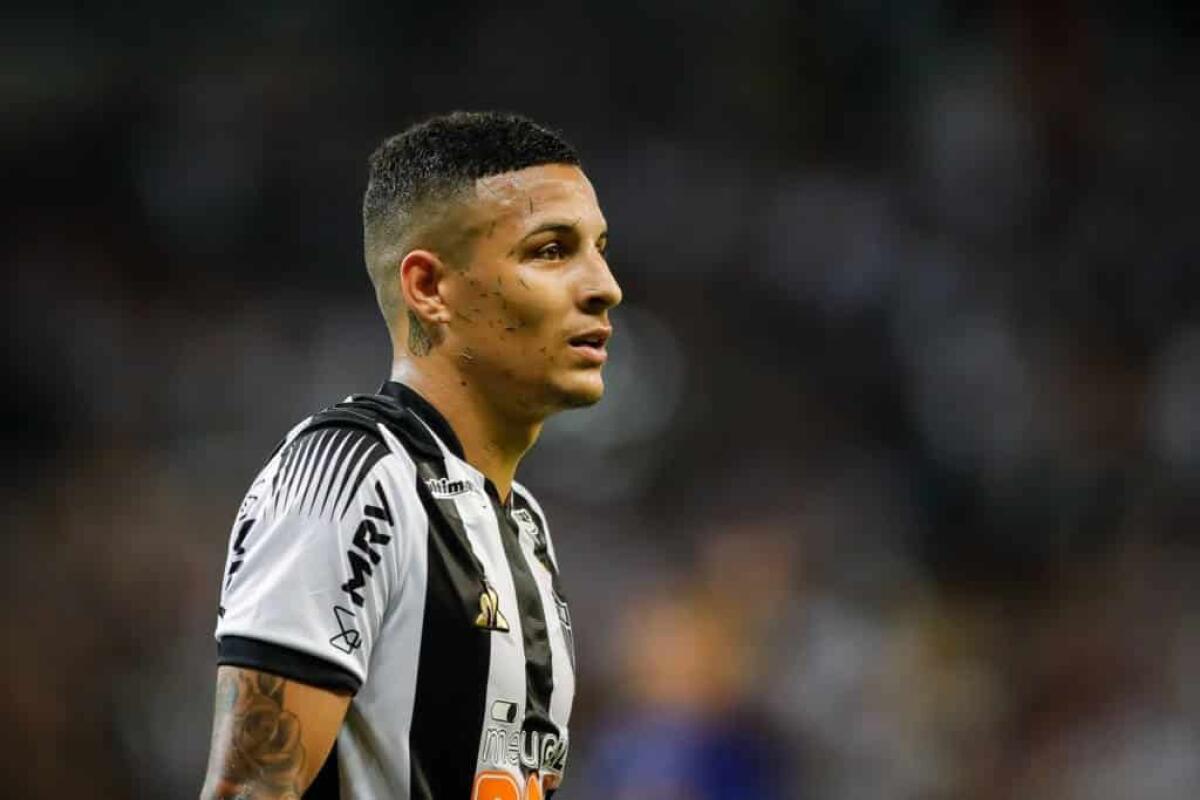 Dalla Spagna, la Fiorentina interessata a Arana terzino sinistro del Mineiro. Da battere Porto e Wolwes - 