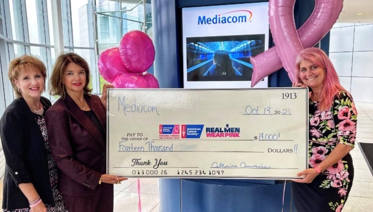 Mediacom ha donato 14 mila dollari per la campagna contro il tumore al seno - 