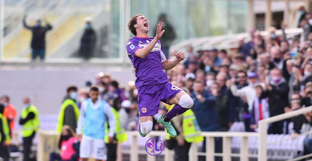 Al 45' Vlahovic dal dischetto firma l'1-0 per la Fiorentina contro lo Spezia - Firenze, stadio A.Franchi, 24.10.2021, Fiorentina-Cagliari, foto Lisa Guglielmi. Copyright Labaroviola.com