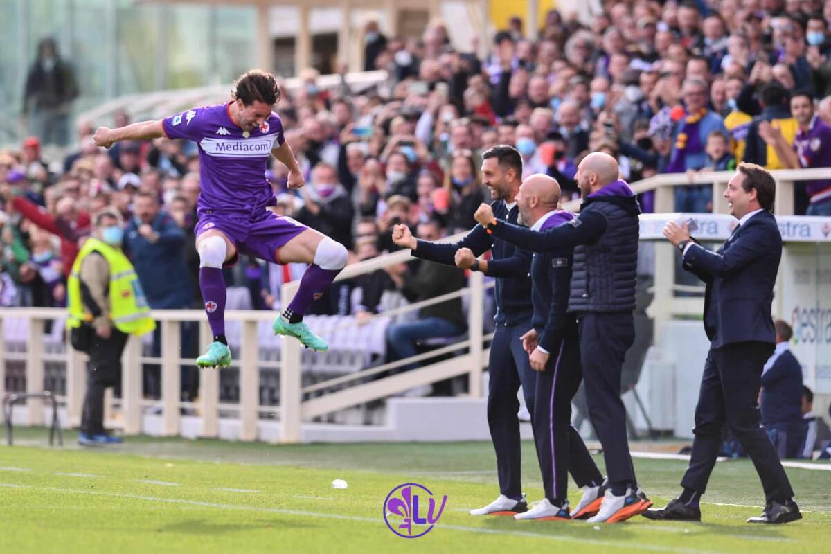 Fiorentina-Cagliari finisce 3-0. La Viola torna alla vittoria, Vlahovic una meravigliosa punizione - Esultanza Dusan Vlahovic