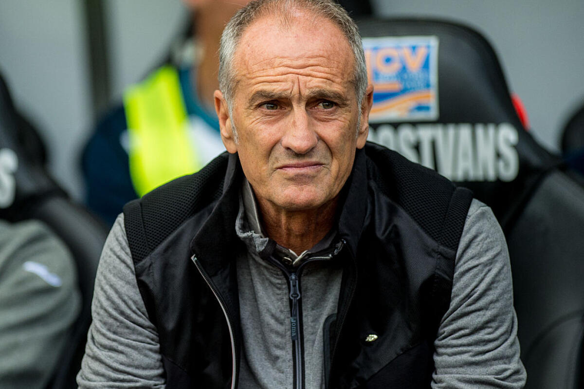 Guidolin crede nella squadra di Italiano: “Fiorentina tra le sette sorelle o subito sotto” - SWANSEA, WALES - SEPTEMBER 11: Francesco Guidolin, Manager of Swansea City  during the Premier League match between Swansea City and Chelsea at The Liberty Stadium on September 11, 2016 in Swansea, Wales. (photo by Athena Pictures/Getty Images)