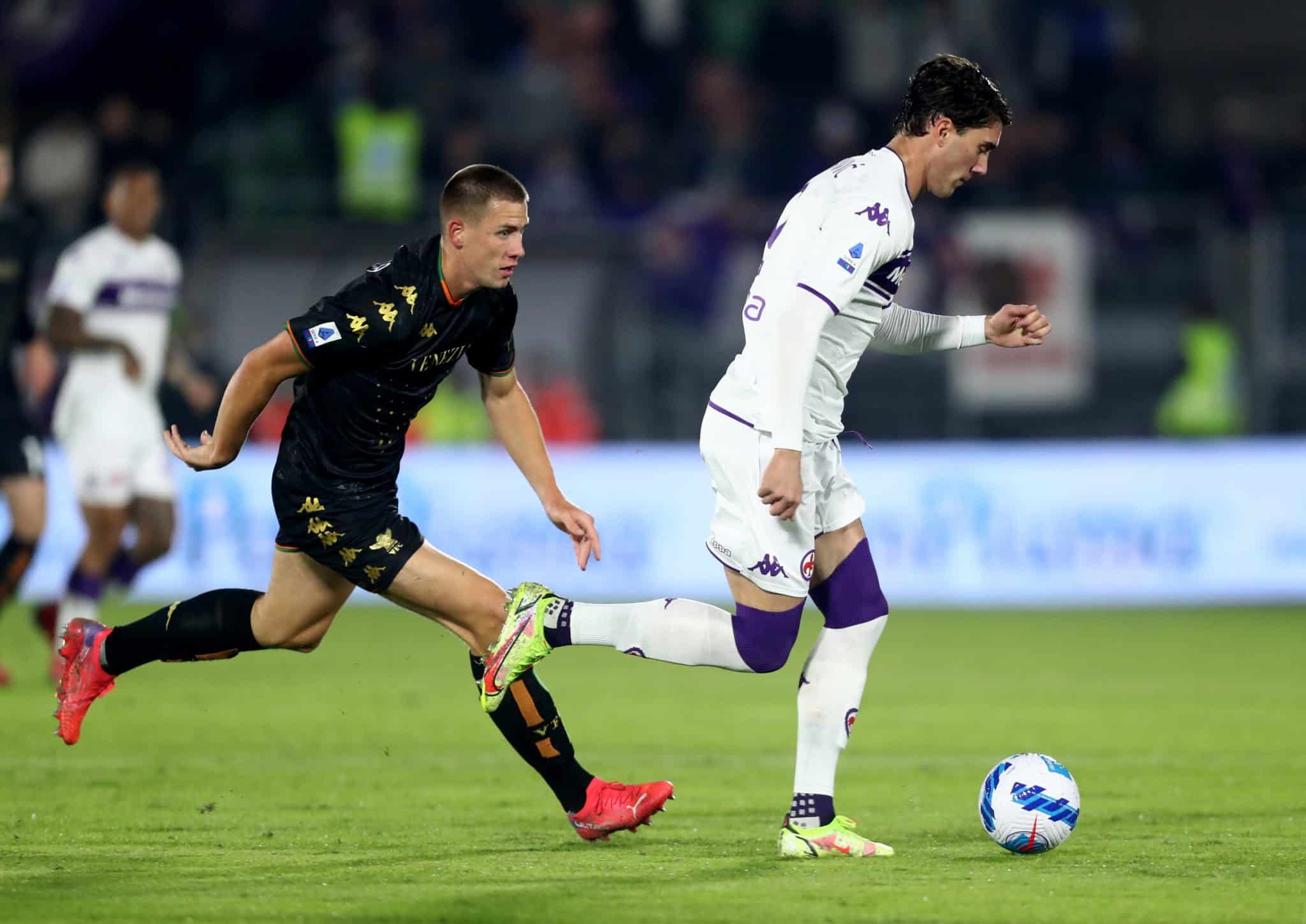 "Meglio tredicesimi che con Vlahovic in campo" "Gobbo di m.." rabbia viola contro Vlahovic