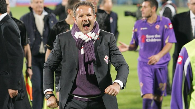 FLORENCE, ITALY - OCTOBER 23: Fiorentina head coach Sinisa Mihajlovic celebrates the victory after during the Serie A match between ACF Fiorentina and AS Bari at Stadio Artemio Franchi on October 23, 2010 in Florence, Italy. (Photo by Gabriele Maltinti/Ge