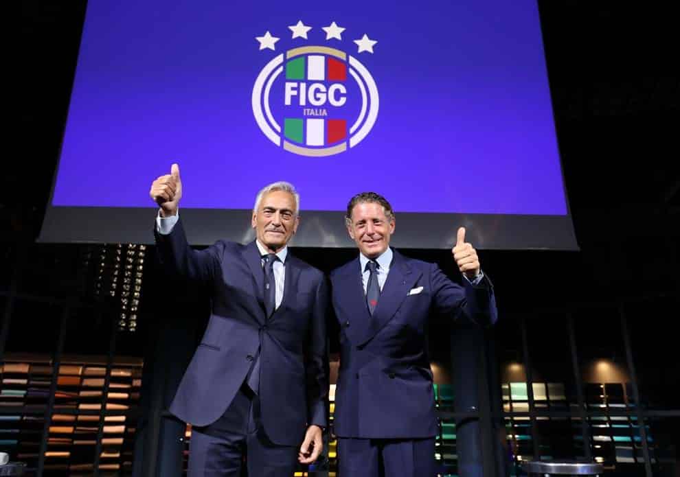 La FIGC ha un nuovo logo, lo ha disegnato Lapo Elkann, cugino del presidente della Juventus