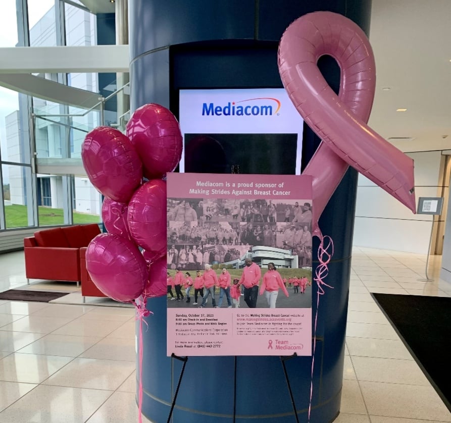 Mediacom ha donato 14 mila dollari per la campagna contro il tumore al seno