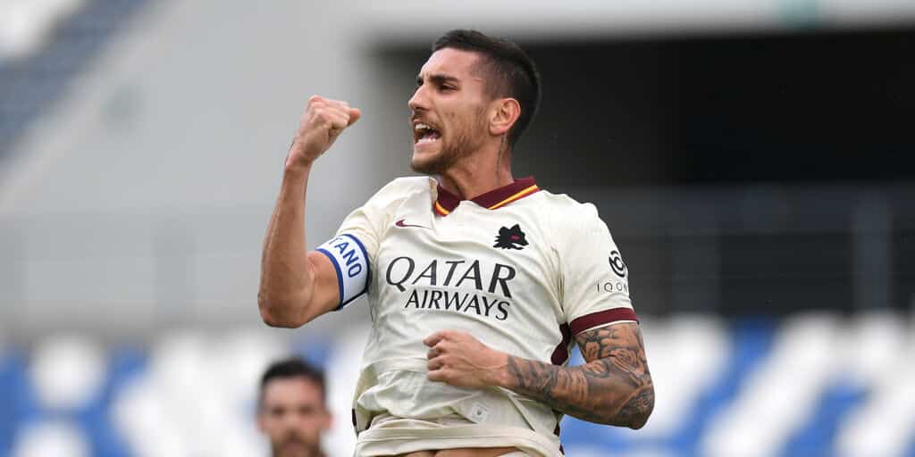 REGGIO NELL'EMILIA, ITALY - APRIL 03: Lorenzo Pellegrini of A.S Roma celebrates after scoring their side's first goal during the Serie A match between US Sassuolo and AS Roma at Mapei Stadium - Città del Tricolore on April 03, 2021 in Reggio nell'Emilia, 