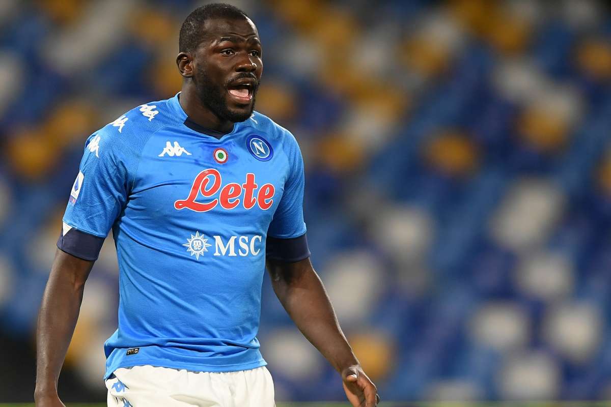 Koulibaly spiega: "Mi hanno chiamato scimmia di mer*a. Questi soggetti vanno lasciati fuori dagli stadi"