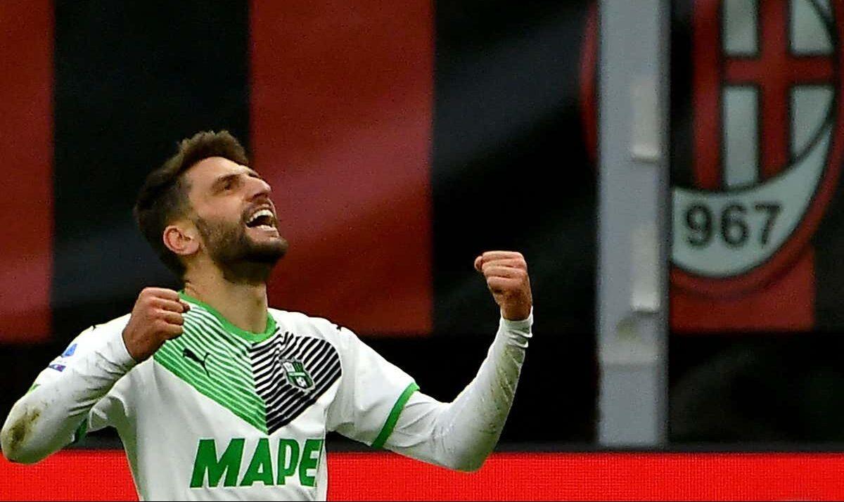 Berardi ridicolizza anche il Milan, segna un grandissimo gol e il Sassuolo batte i rossoneri - 