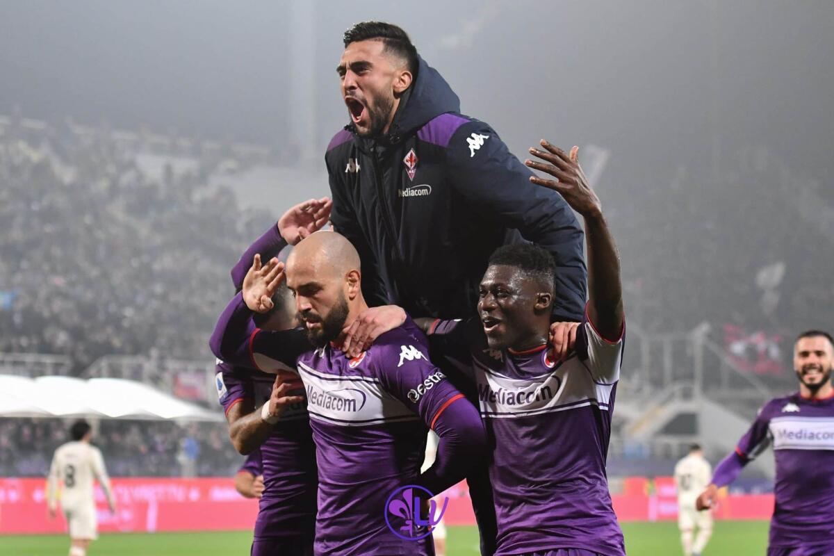 Sconcerti: "Tre gol bellissimi della Fiorentina, ma il Milan ha creato di più, non è stato travolto" - L'esultanza dei giocatori della Fiorentina