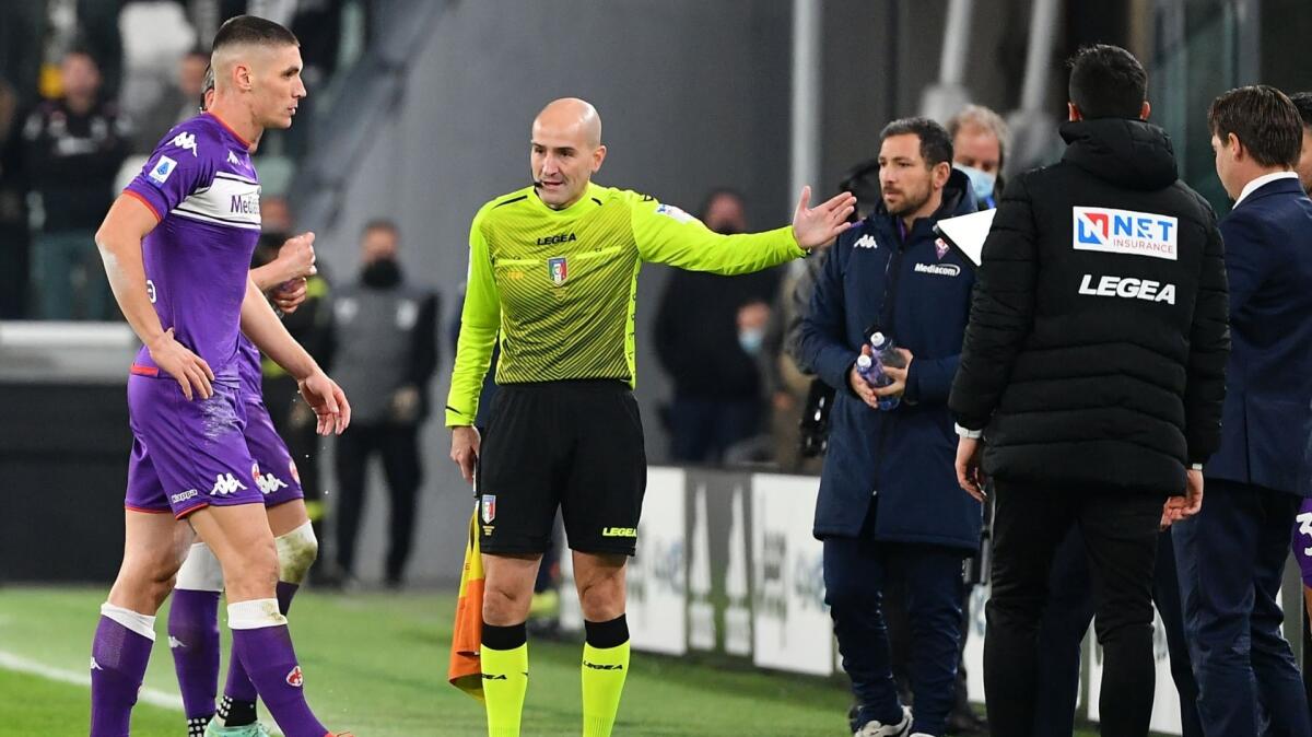 Espulsioni, Fiorentina da record, sono 8 nel 2021: peggio solo il Lione con 10 - 