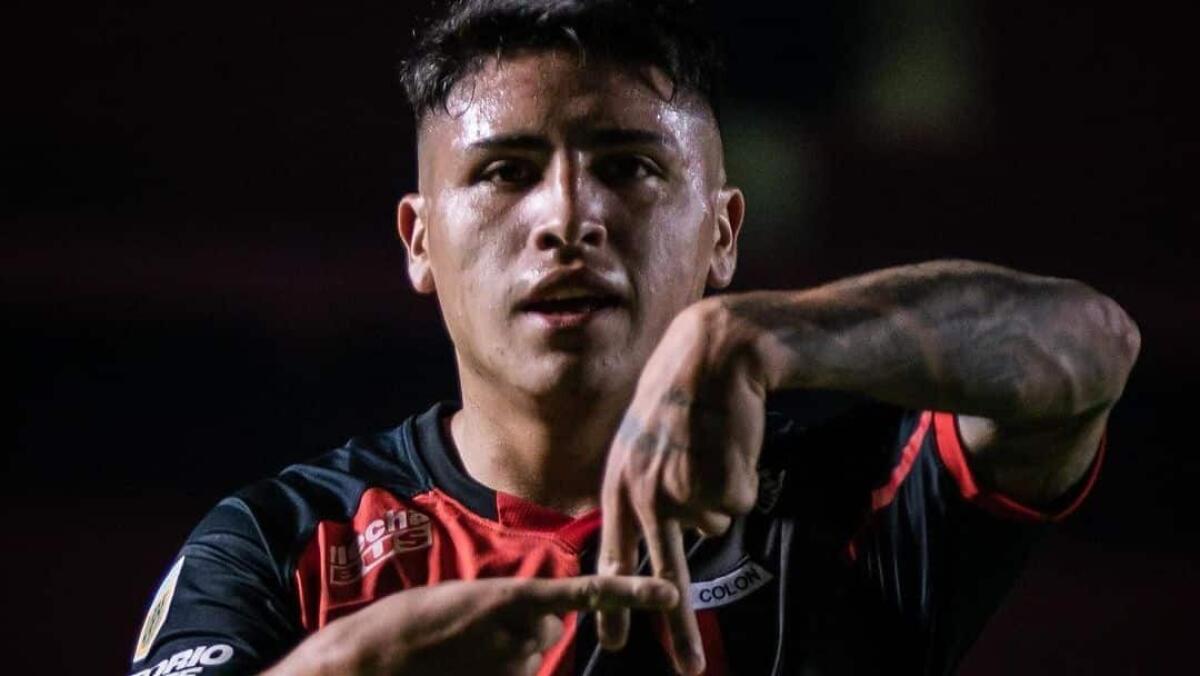 L'agente di Facundo Farias rivela: "La Fiorentina vuole il giocatore, parliamo con Burdisso" - 