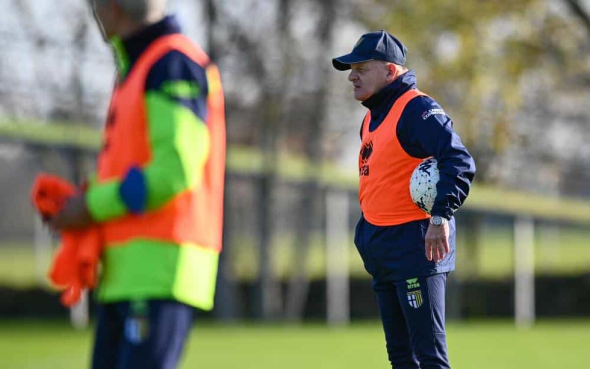 Parte male l'esperienza di Iachini sulla panchina del Parma, salvato da Buffon che para un rigore - 