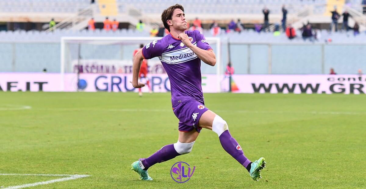 Gazzetta, Vlahovic cala il tris ma la Fiesole lo ignora: la Fiorentina si muove a Londra. Resiste la Juve - Firenze, stadio A.Franchi, 31.10.2021, Fiorentina-Spezia, foto Lisa Guglielmi. Copyright Labaroviola.com