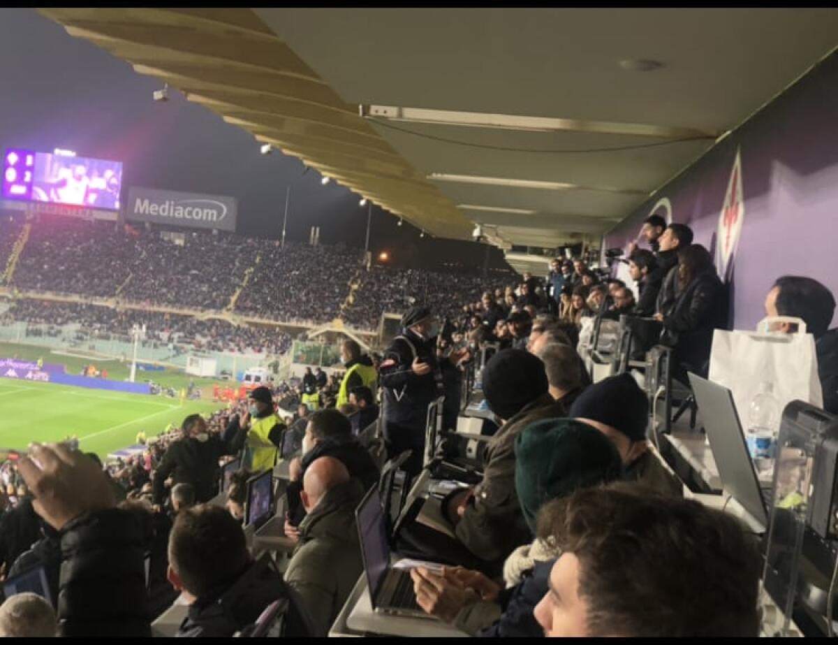 Bonera in tribuna risponde ai tifosi della Fiorentina che s'infiammano: il brutto siparietto per il collaboratore di Pioli - 