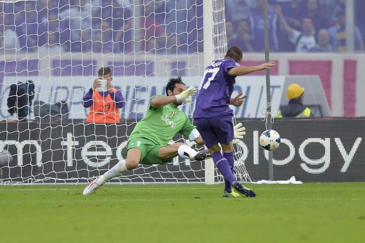 Joaquin si ritira, e condurrà un programma TV. La Fiorentina lo omaggia sui social - Foto Daniele Badolato / LaPresse20 10 2013 Firenze (Italia)Sport CalcioFiorentina - JuventusCampionato italiano di calcio Serie A Tim 2013 2014Nella foto: Joaquin segna il gol del 2-3Photo Daniele Badolato / LaPresse20 10 2013 Firenze (Italy)Sport So