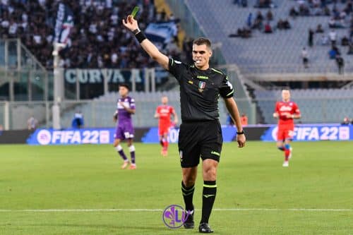 L'arbitro Simone Sozza ammonisce fiLucas Martinez Quarta e dà il rigore al Napoli