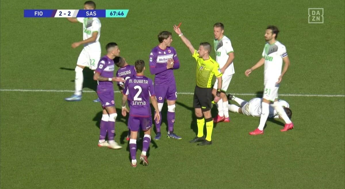 Nessuna punizione per l'arbitro di Fiorentina-Sassuolo, per l'AIA il rosso a Biraghi è giusto - 