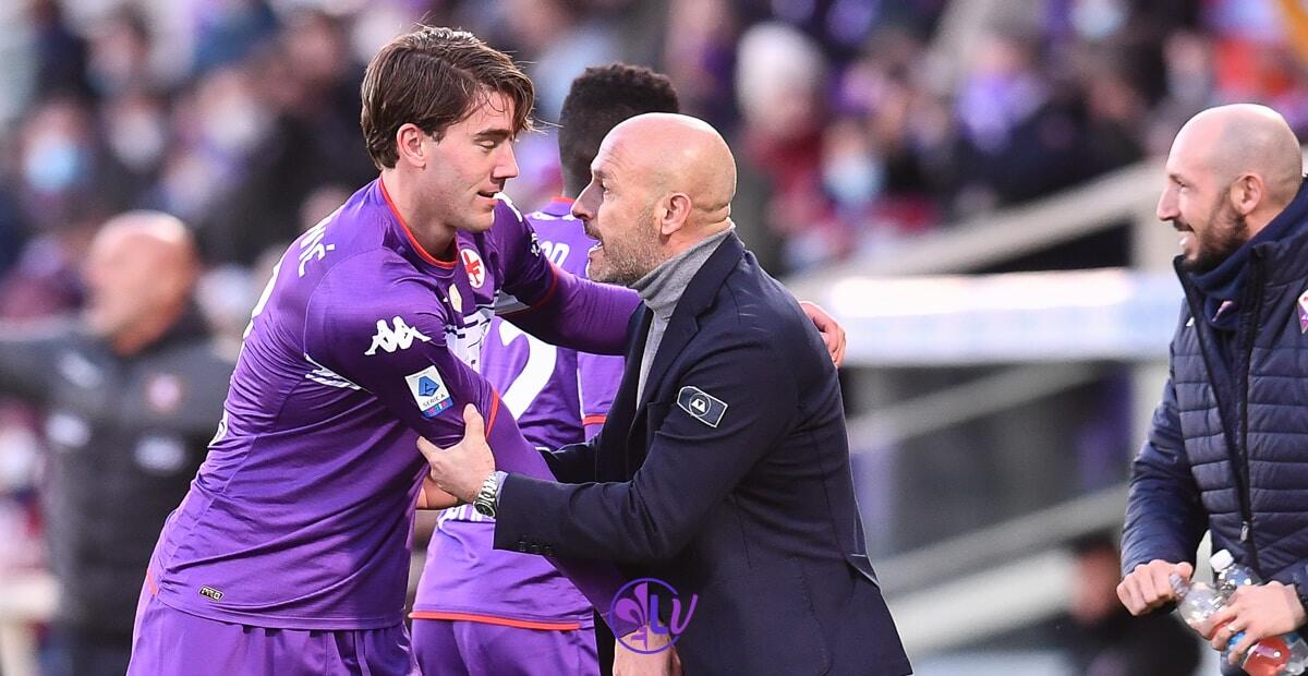 Vlahovic contrario al cambio: "No mister, ma perchè, dobbiamo vincere?" Italiano glielo spiega - Firenze, stadio A.Franchi, 11.12.2021, Fiorentina-Salernitana, foto Lisa Guglielmi. Copyright Labaroviola.com