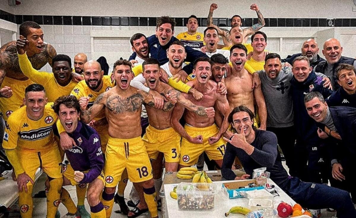 Gioia viola nello spogliatoio a Bologna. La Fiorentina festeggia vittoria e quinto posto - 